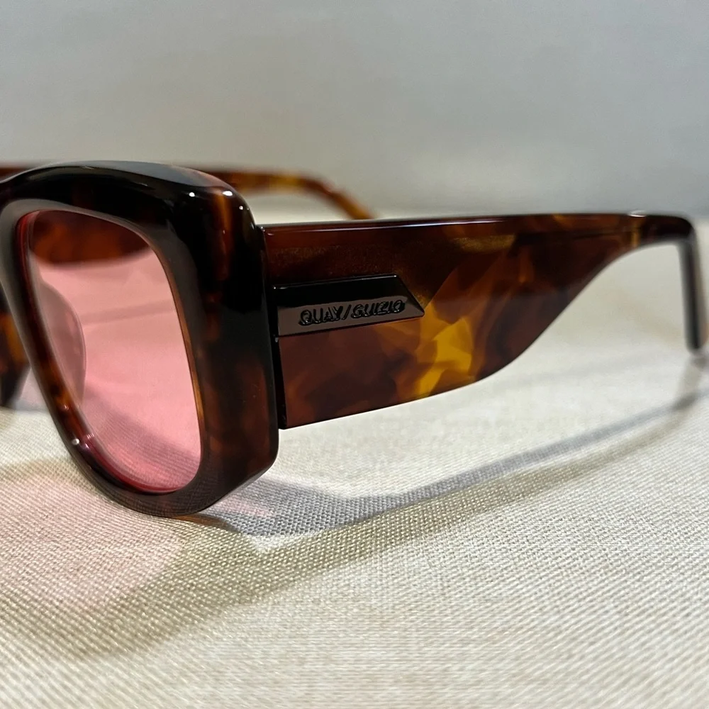 Quay Australia UNIFORM Brown Tortoise/ Rose
